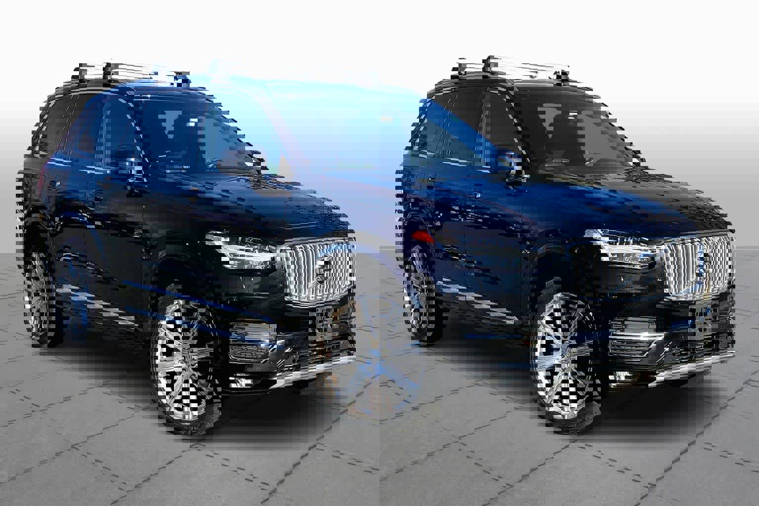 Used 2017 Volvo XC90 T6 Inscription w/ Vision Package image 2