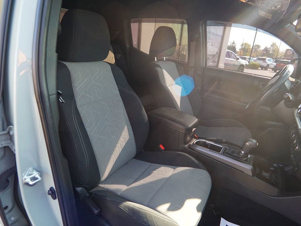 Used 2022 Toyota Tacoma TRD Off-Road AWD/4WD image 26