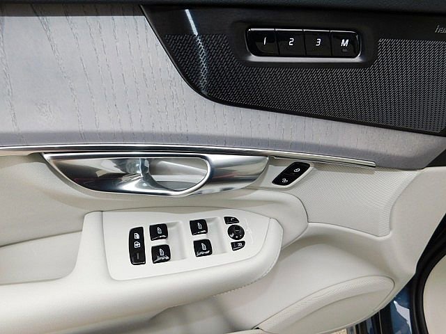 New 2026 Volvo XC90 B6 Ultra w/ Protection Package image 16