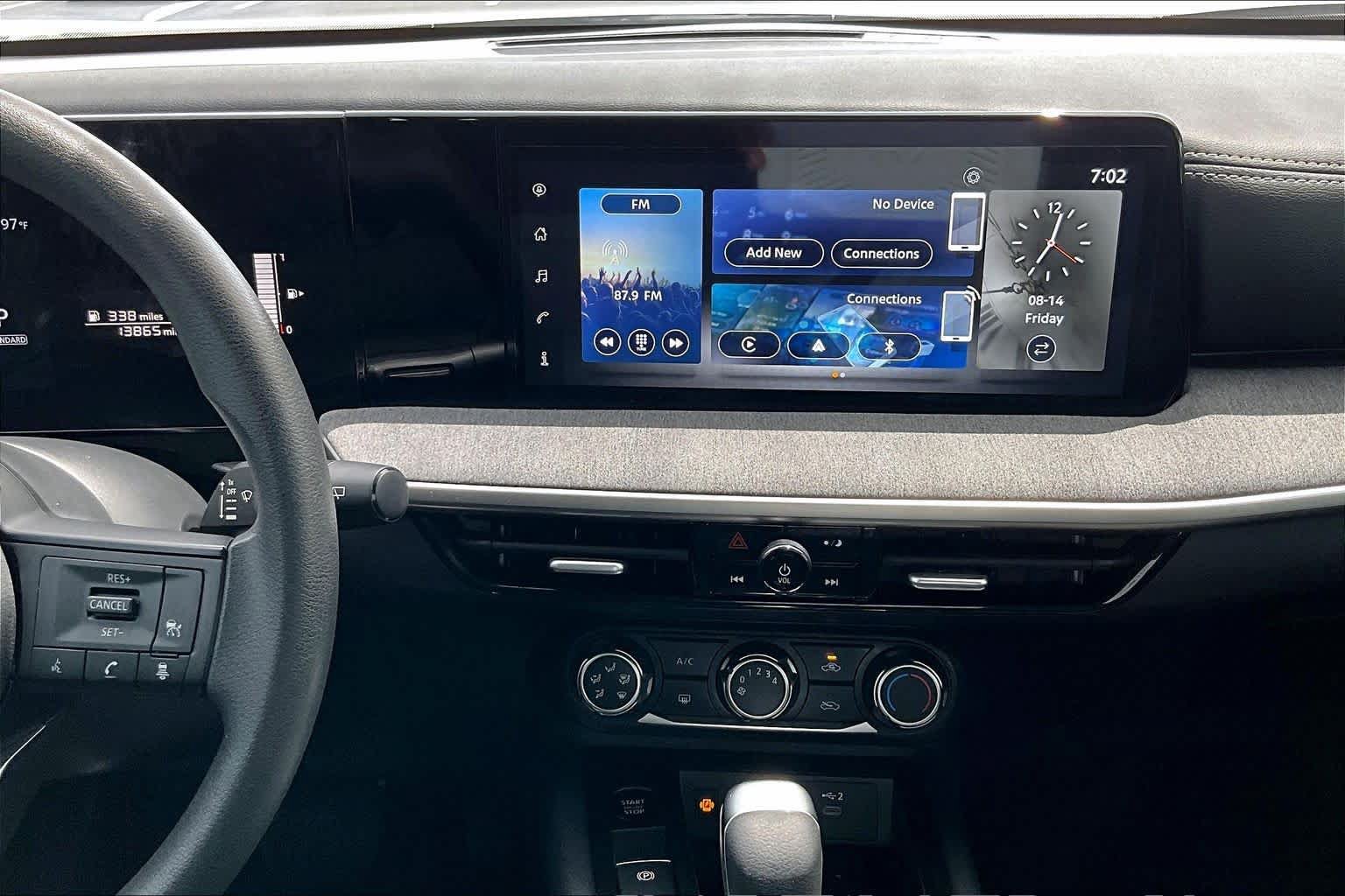 Used 2025 Nissan Kicks SV w/ Charging Package FWD image 7