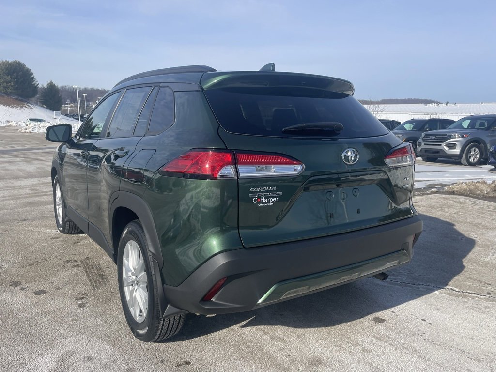 Used 2024 Toyota Corolla Cross LE image 5