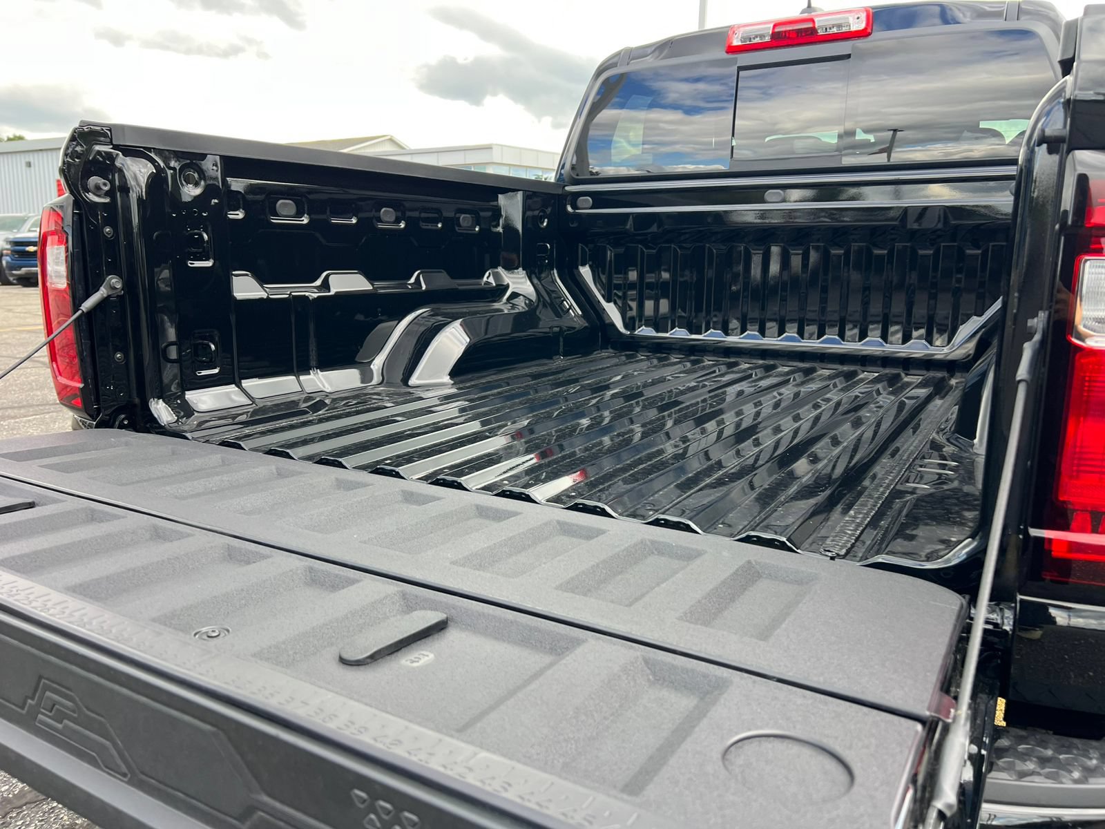 New 2026 GMC Canyon Elevation AWD/4WD image 9