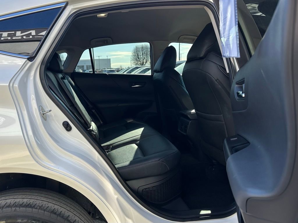 Used 2022 Toyota Venza XLE image 26