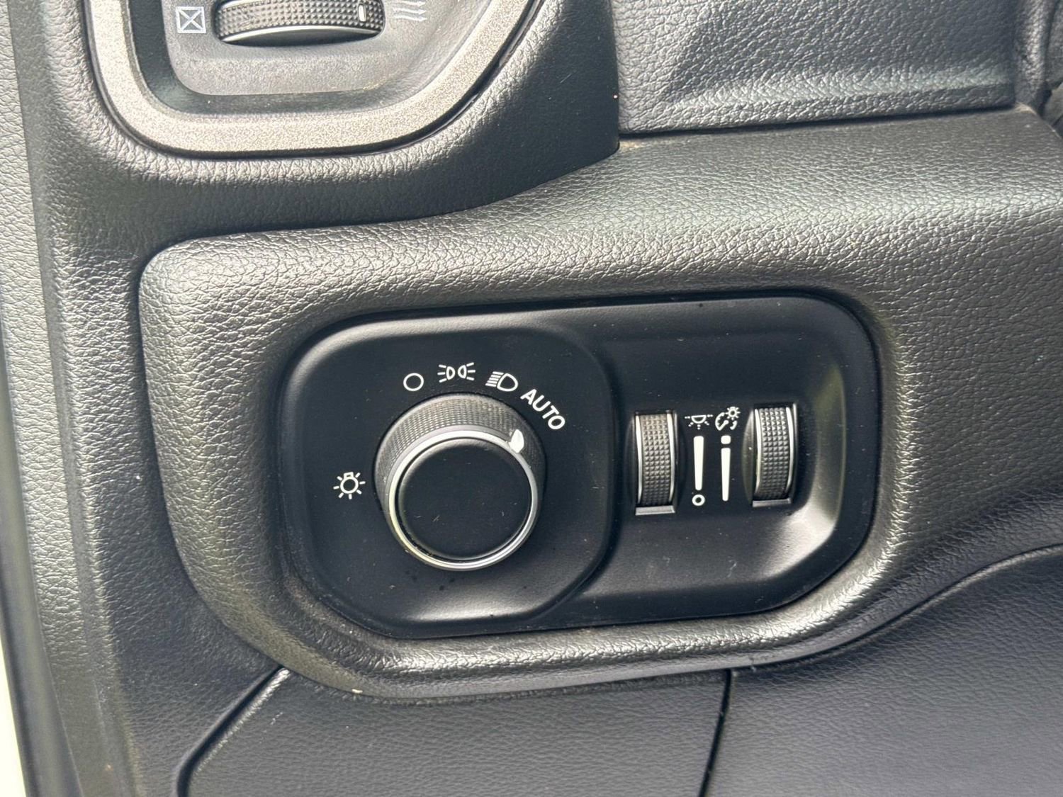 Used 2019 RAM 3500 Tradesman w/ Chrome Appearance Group image 28