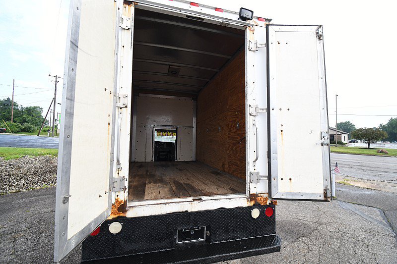 Used 2013 Chevrolet Express 3500 RWD image 18