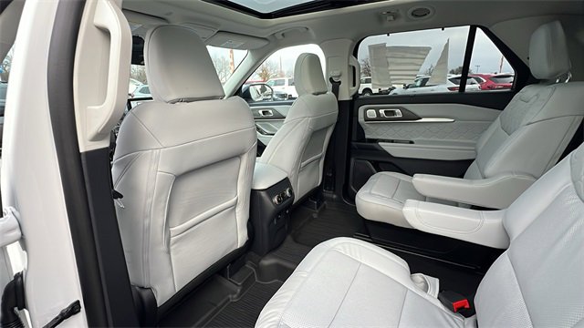 Used 2025 Ford Explorer Platinum w/ Ultimate Package image 19