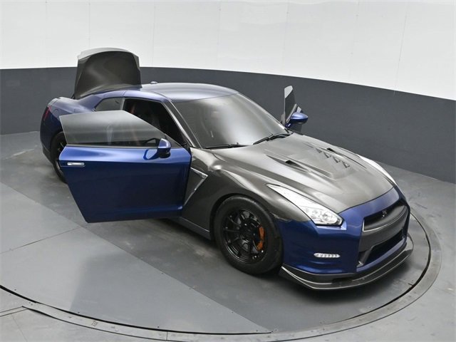 Used 2015 Nissan GT-R Black Edition image 49