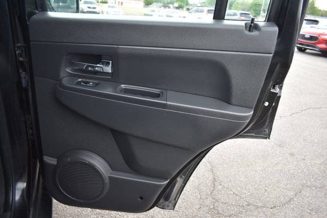 Used 2011 Jeep Liberty Sport AWD/4WD image 34