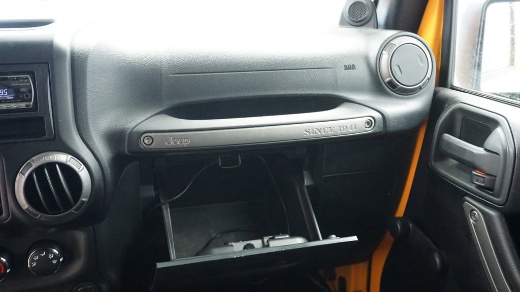 Used 2012 Jeep Wrangler Unlimited Sport image 27