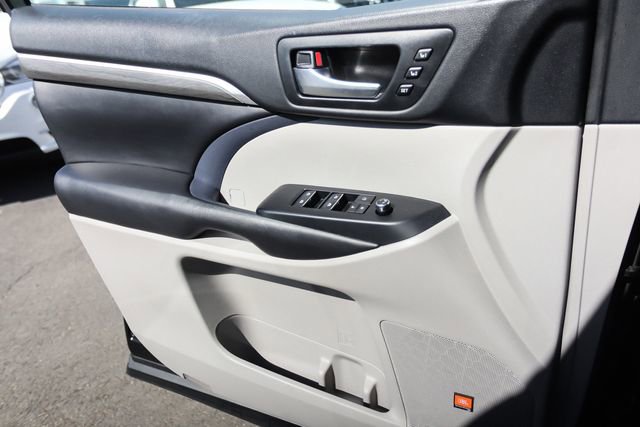 Used 2018 Toyota Highlander Limited Platinum image 35