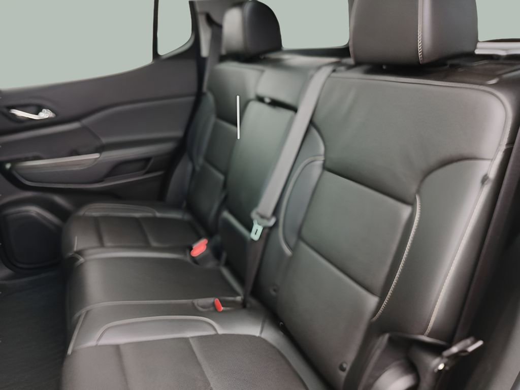 Used 2023 GMC Acadia SLT w/ Elevation Edition image 15