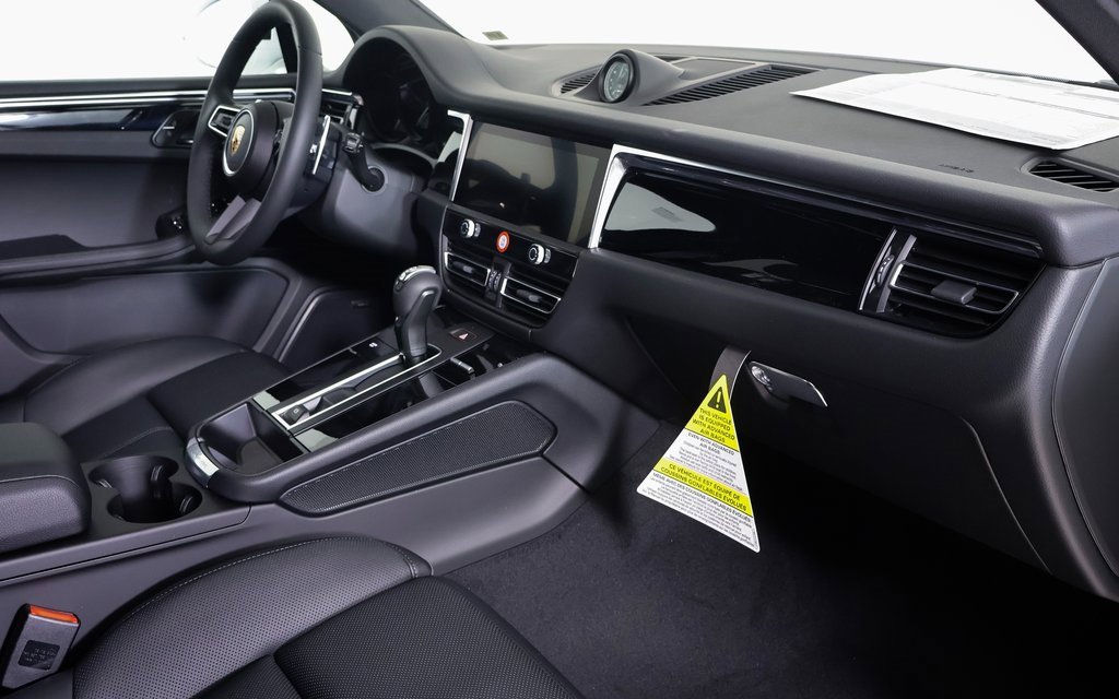 New 2025 Porsche Macan image 8