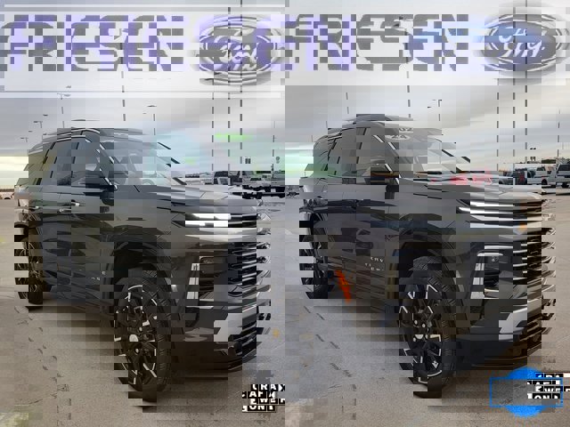 Used 2024 Chevrolet Traverse RS image 3