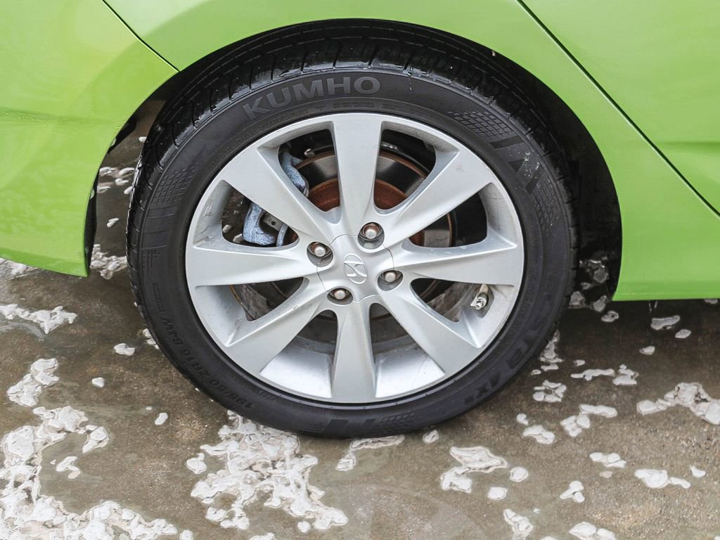 Used 2012 Hyundai Accent SE image 8