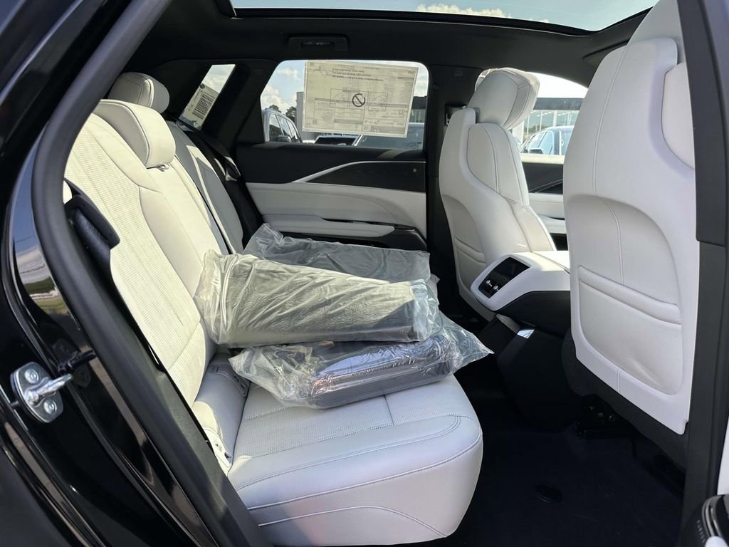 New 2025 Cadillac Lyriq Luxury image 11