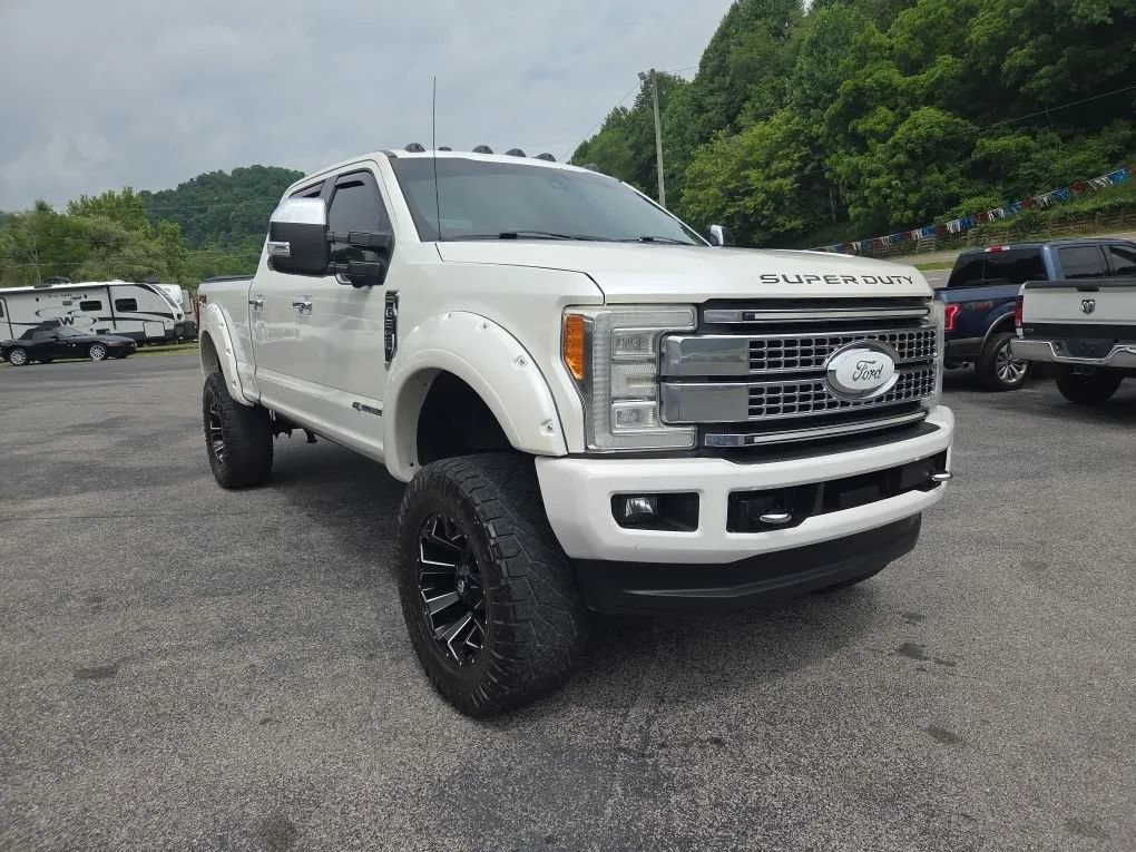 Used 2017 Ford F250 Platinum w/ Platinum Ultimate Package AWD/4WD image 3