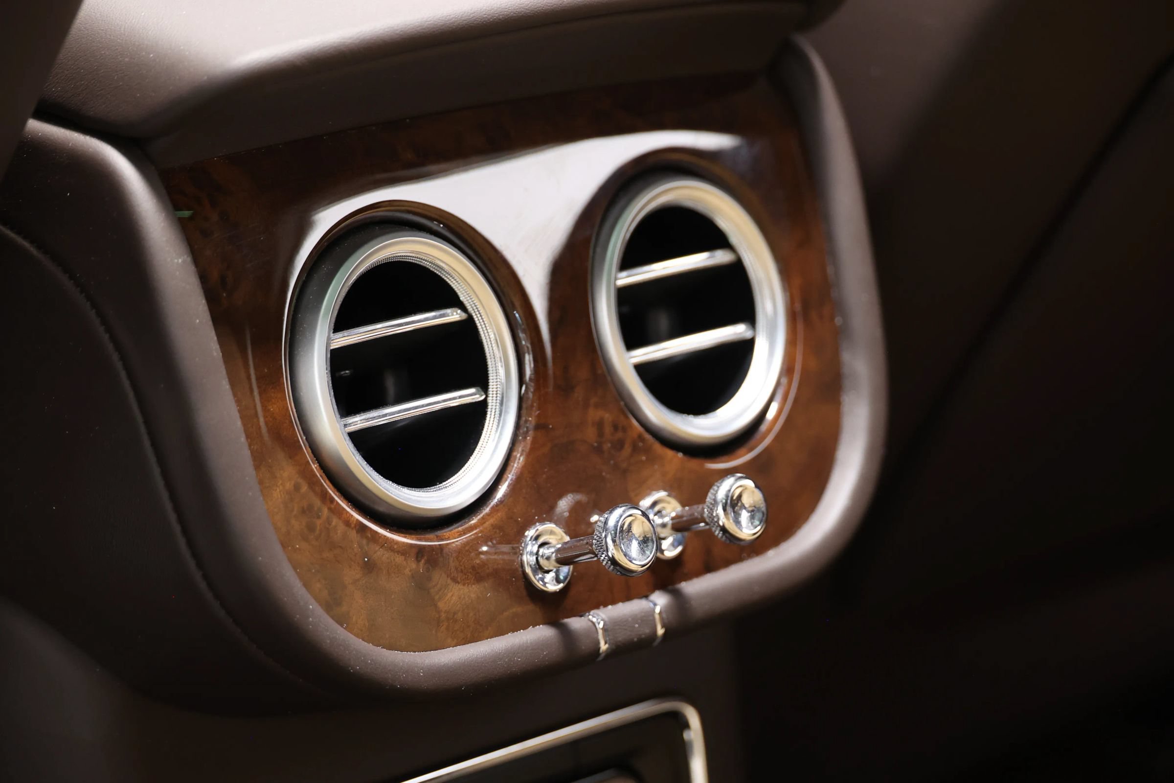 Used 2018 Bentley Bentayga AWD/4WD image 62