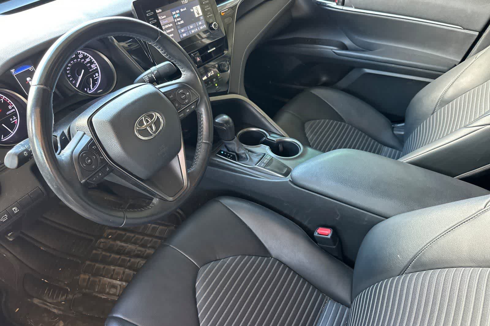 Used 2022 Toyota Camry SE FWD image 14