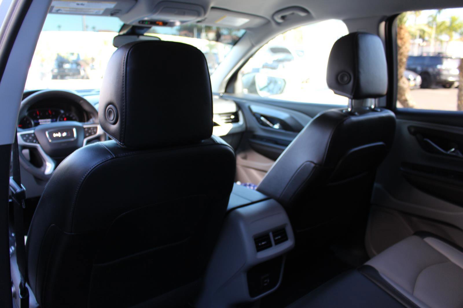 Used 2024 GMC Terrain SLT image 33