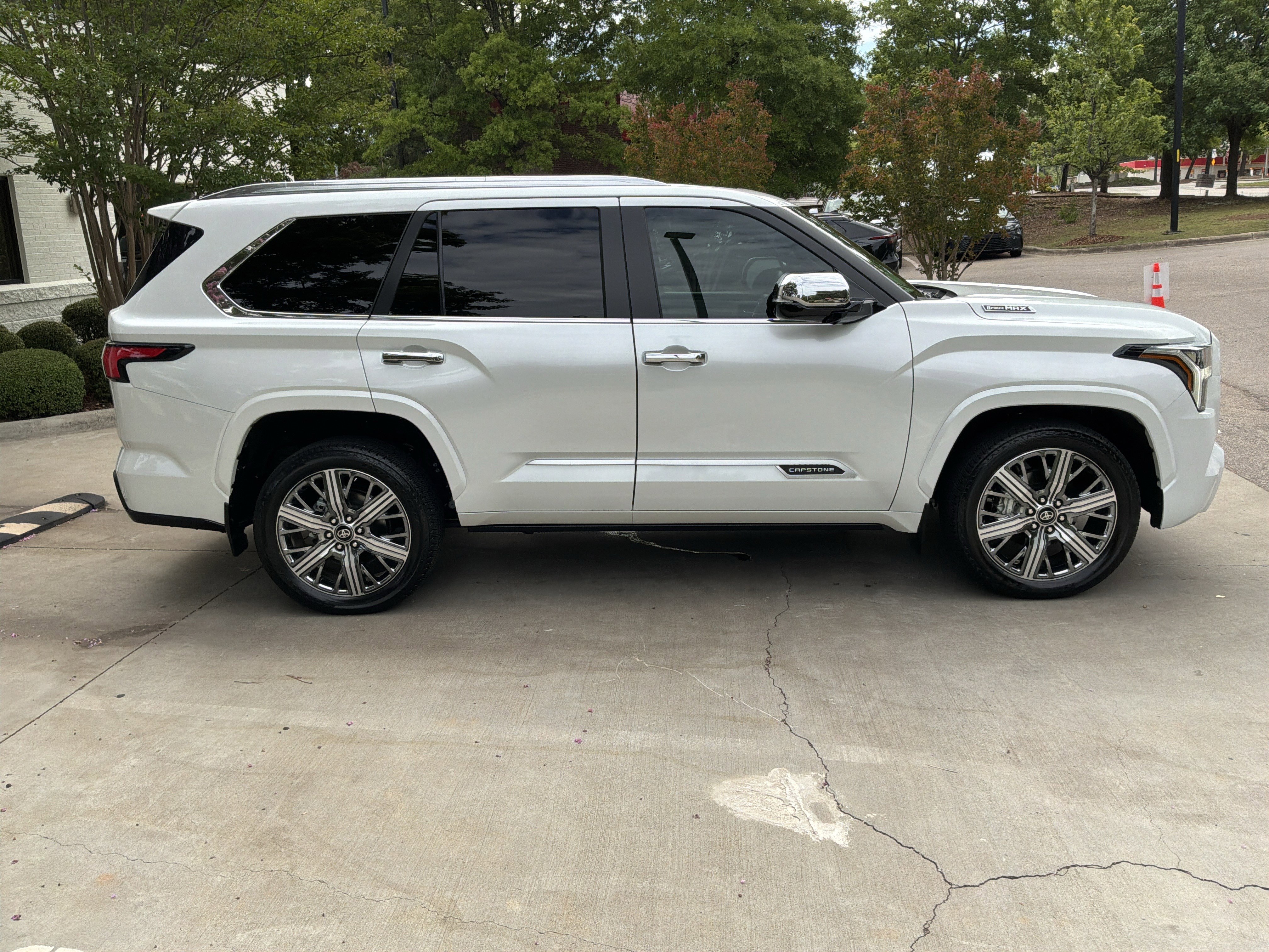 Used 2025 Toyota Sequoia Capstone AWD/4WD image 11