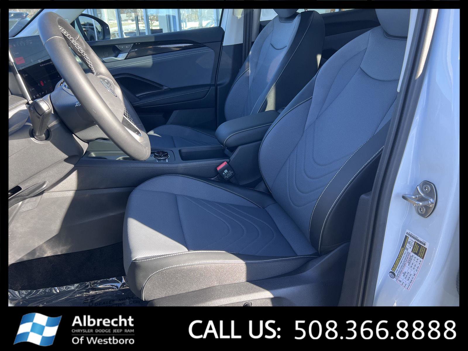 Used 2025 Volkswagen Tiguan SE image 10