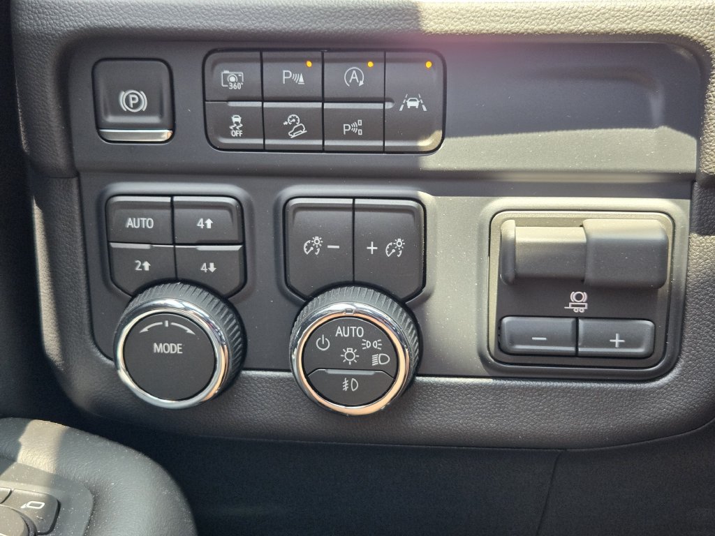 New 2026 Chevrolet Suburban LT w/ Comfort Package AWD/4WD image 18