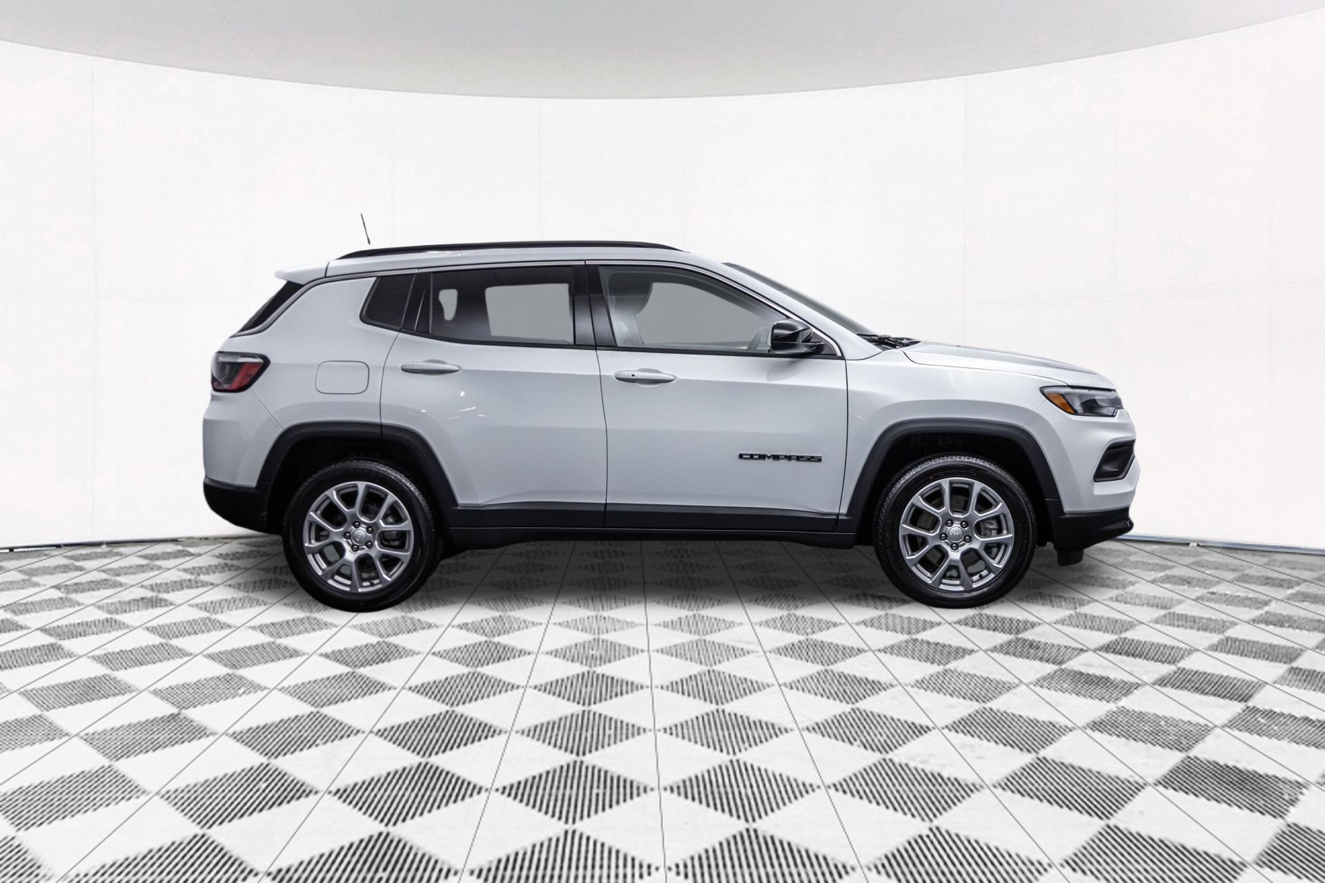 Used 2023 Jeep Compass Latitude AWD/4WD image 12