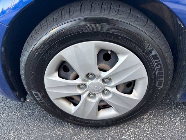 Used 2017 Kia Forte LX image 12