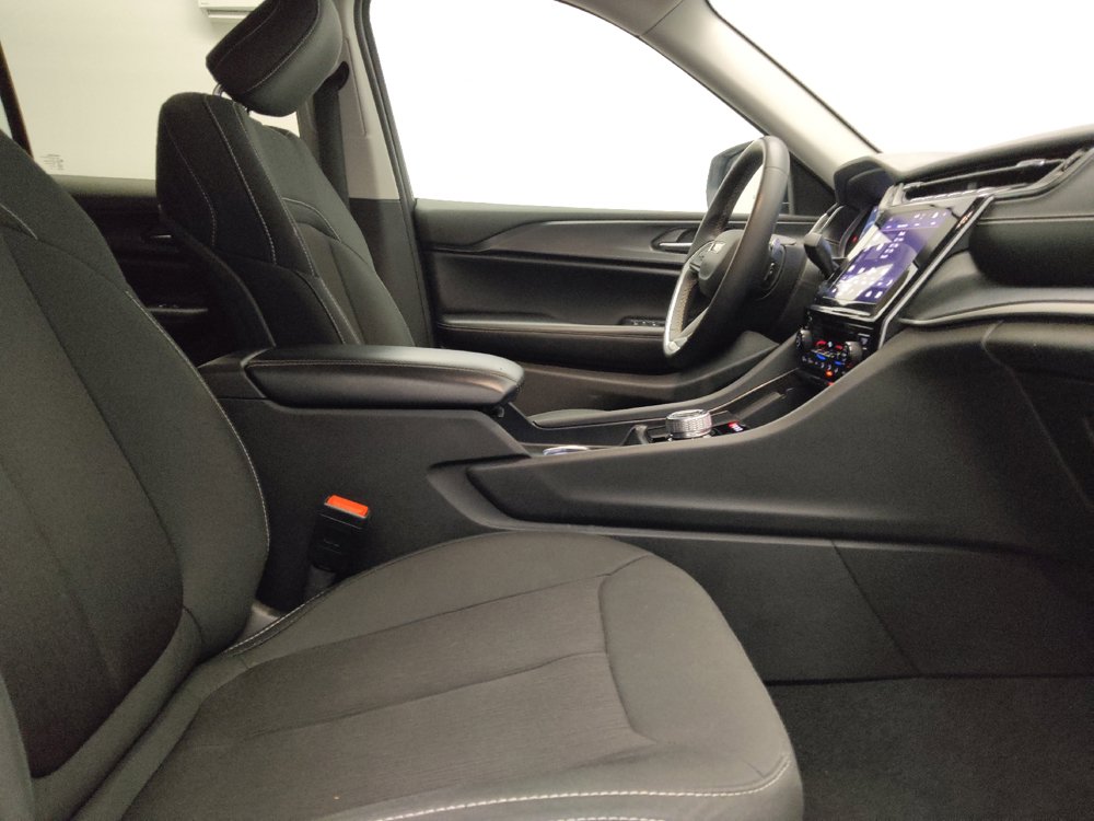 Used 2024 Jeep Grand Cherokee Laredo RWD image 21