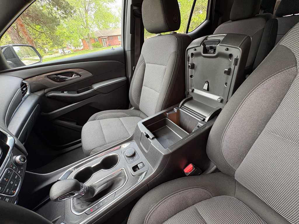 Used 2023 Chevrolet Traverse LT image 36