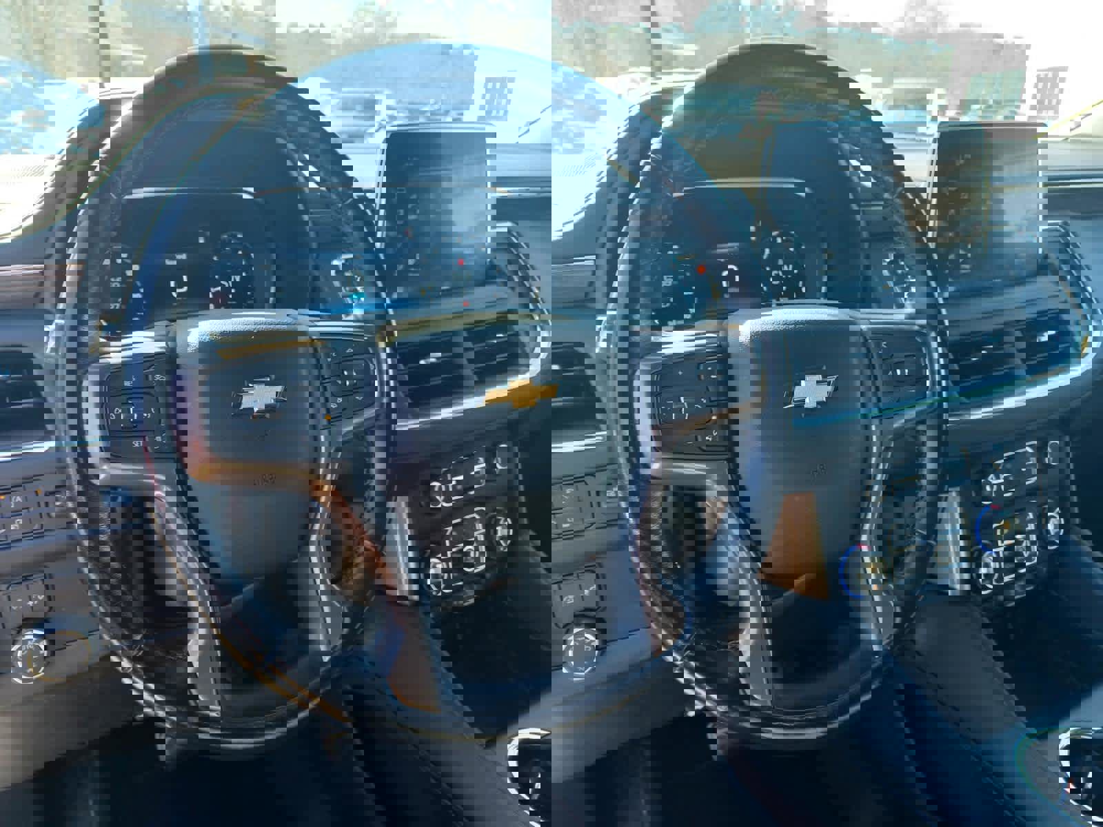 Used 2023 Chevrolet Suburban High Country w/ Premium Package 2 image 9