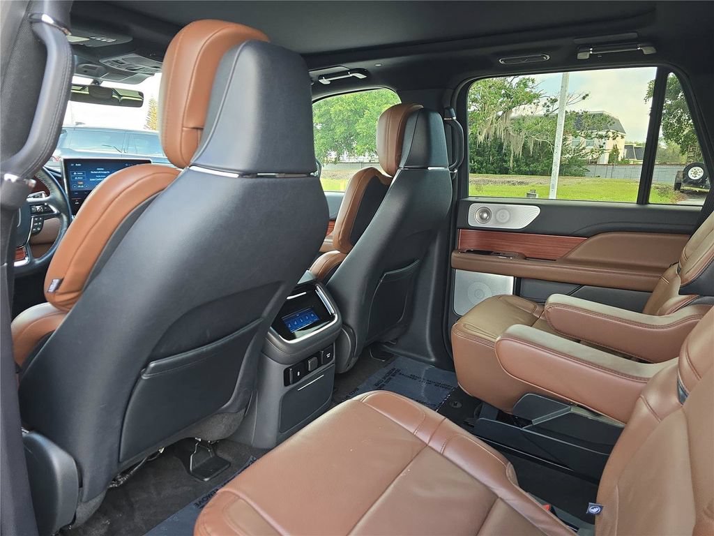 Certified 2024 Lincoln Navigator Reserve AWD/4WD image 15