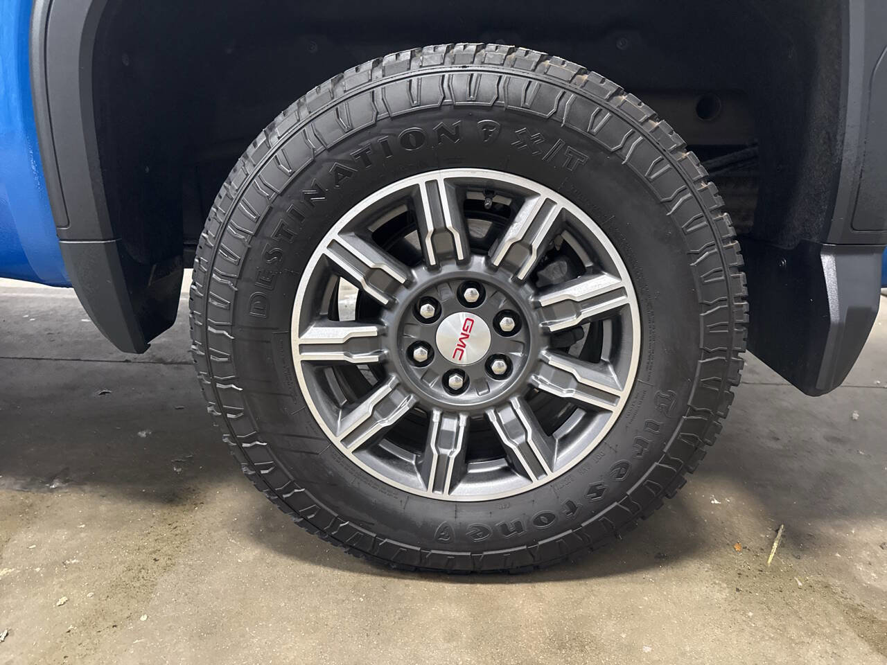 Used 2024 GMC Sierra 1500 AT4 w/ AT4 Preferred Package image 11