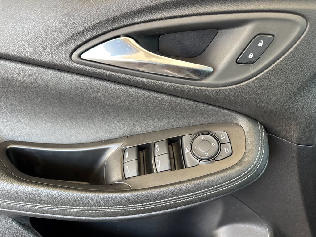 Used 2025 Buick Encore GX Preferred FWD image 10
