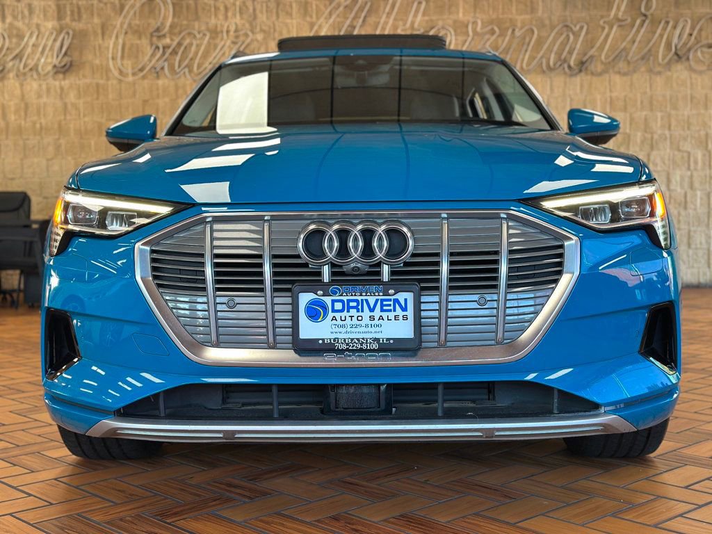 Used 2019 Audi e-tron Prestige w/ Prestige Package image 3