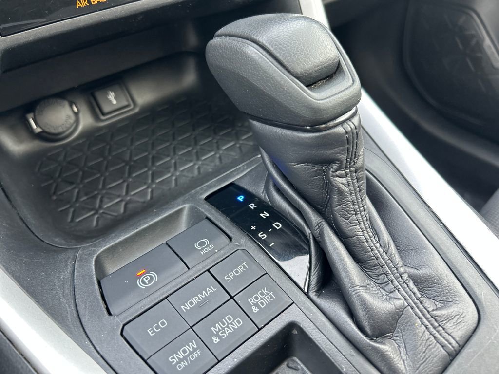 Certified 2020 Toyota RAV4 XLE w/ Convenience Package image 17