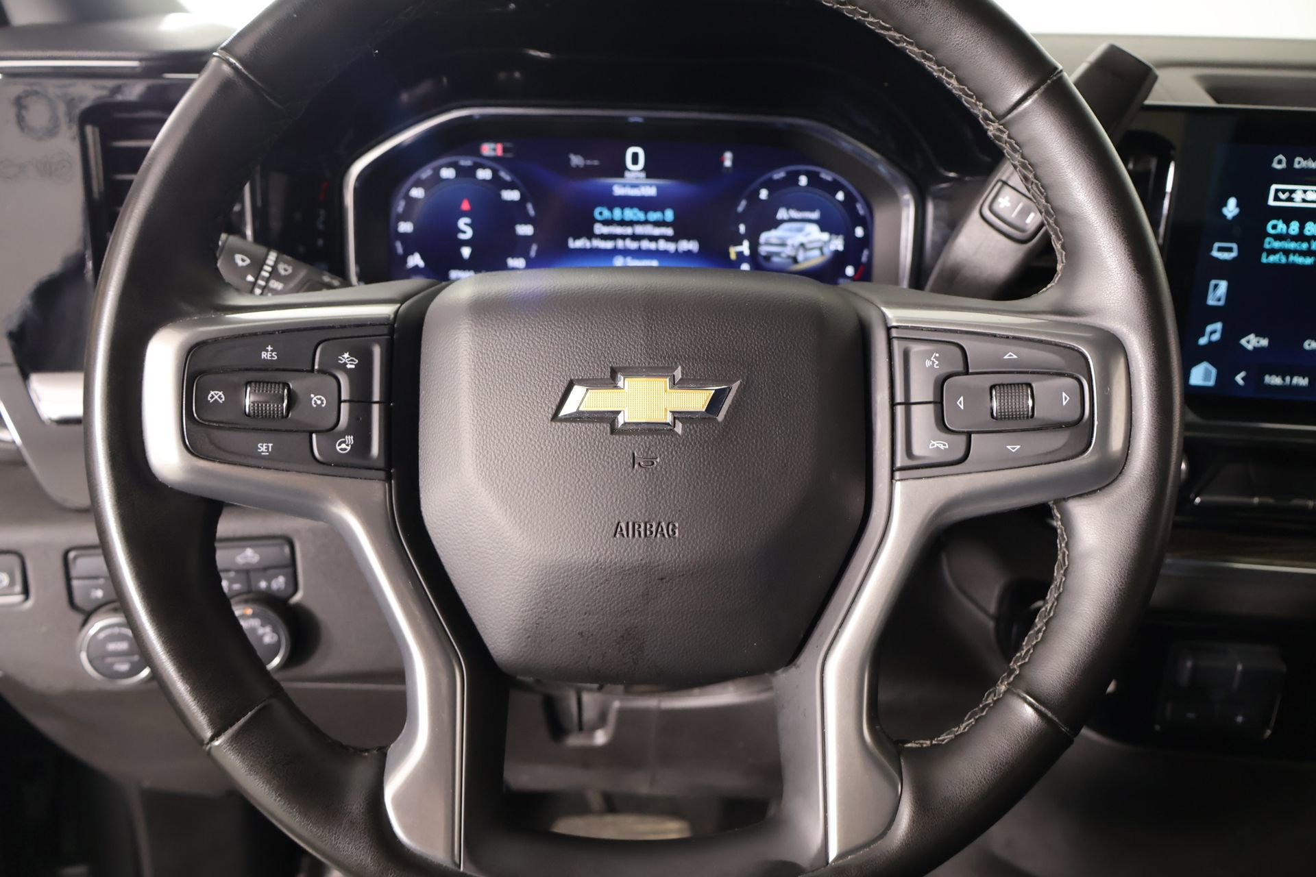 Used 2025 Chevrolet Silverado 1500 LT AWD/4WD image 3