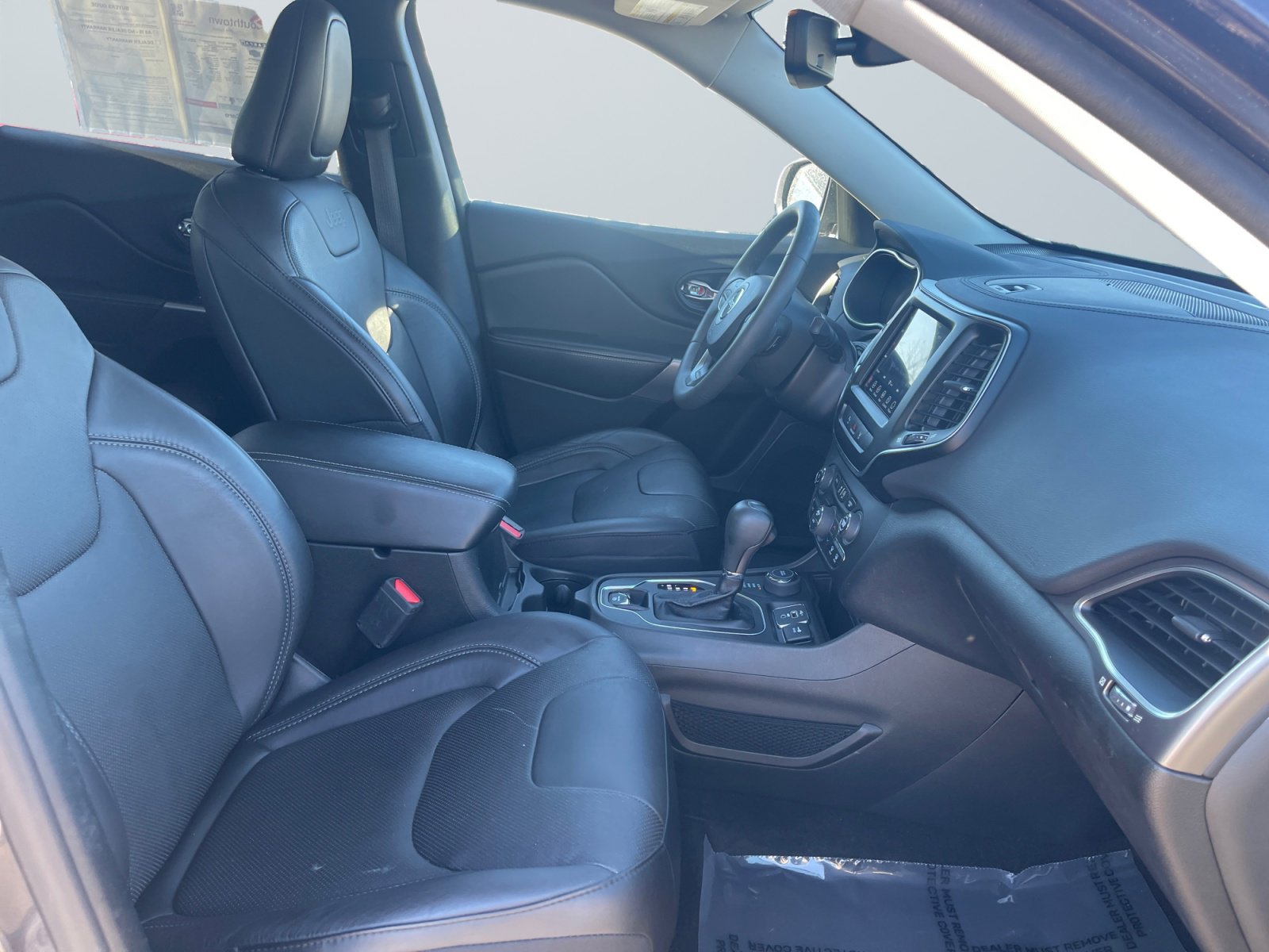 Used 2021 Jeep Cherokee Latitude Lux w/ Comfort/Convenience Group image 17