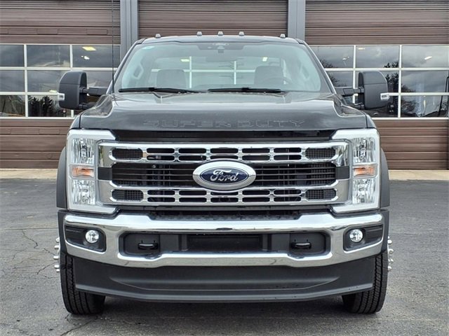 New 2025 Ford F550 4x4 Regular Cab Super Duty w/ XL Chrome Package image 3