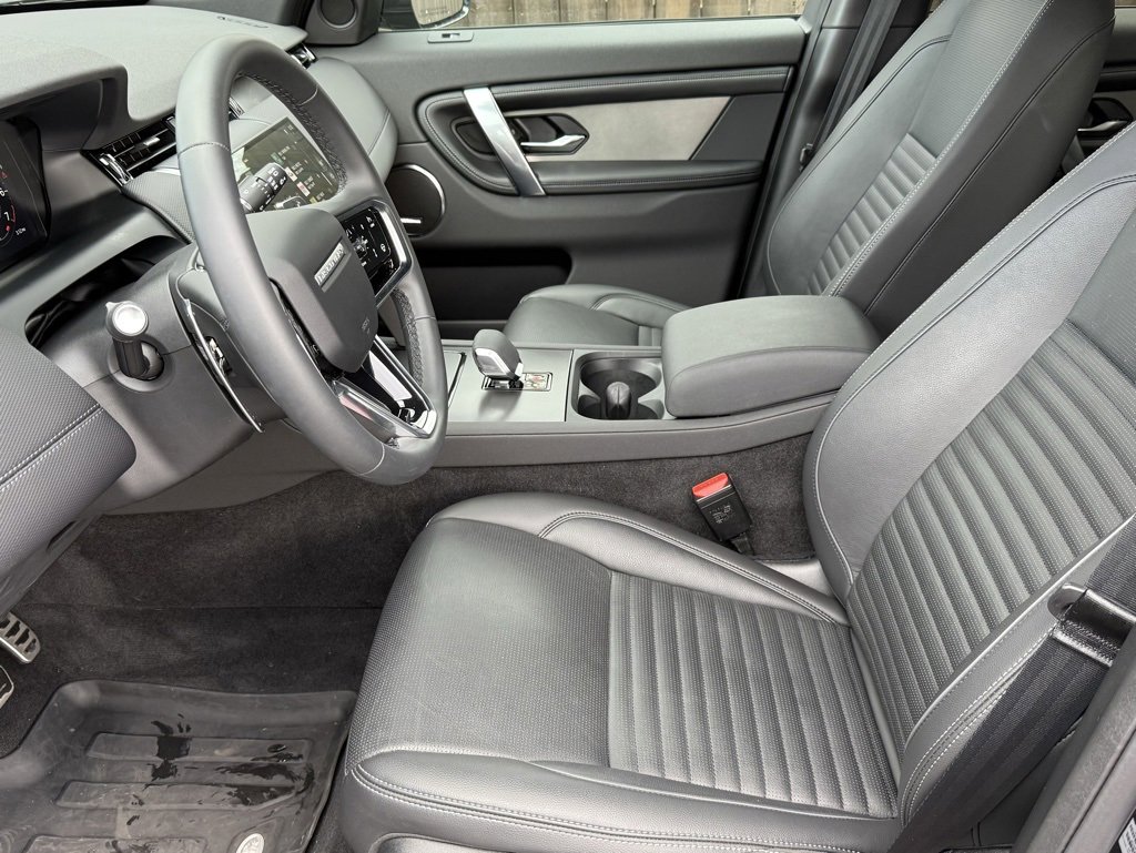 Certified 2025 Land Rover Discovery Sport Dynamic SE image 11