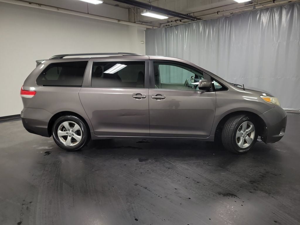 Used 2014 Toyota Sienna LE FWD image 9
