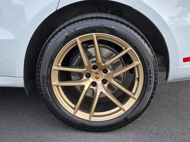 Used 2025 Porsche Macan image 11