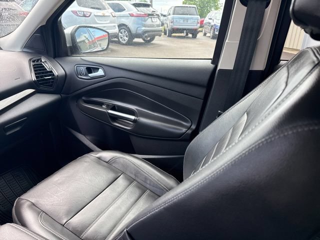 Used 2017 Ford Escape Titanium w/ Equipment Group 301A AWD/4WD image 17