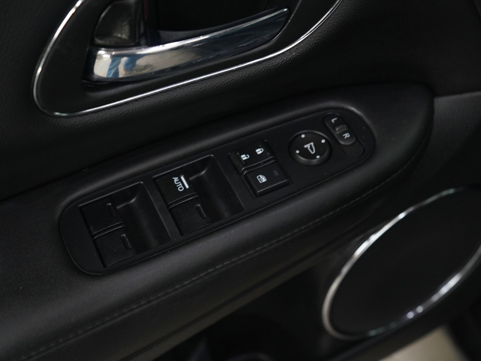 Used 2016 Honda HR-V EX-L image 19