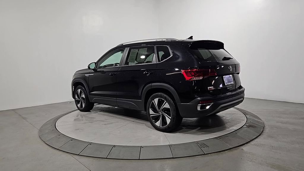 Certified 2024 Volkswagen Taos SE image 3