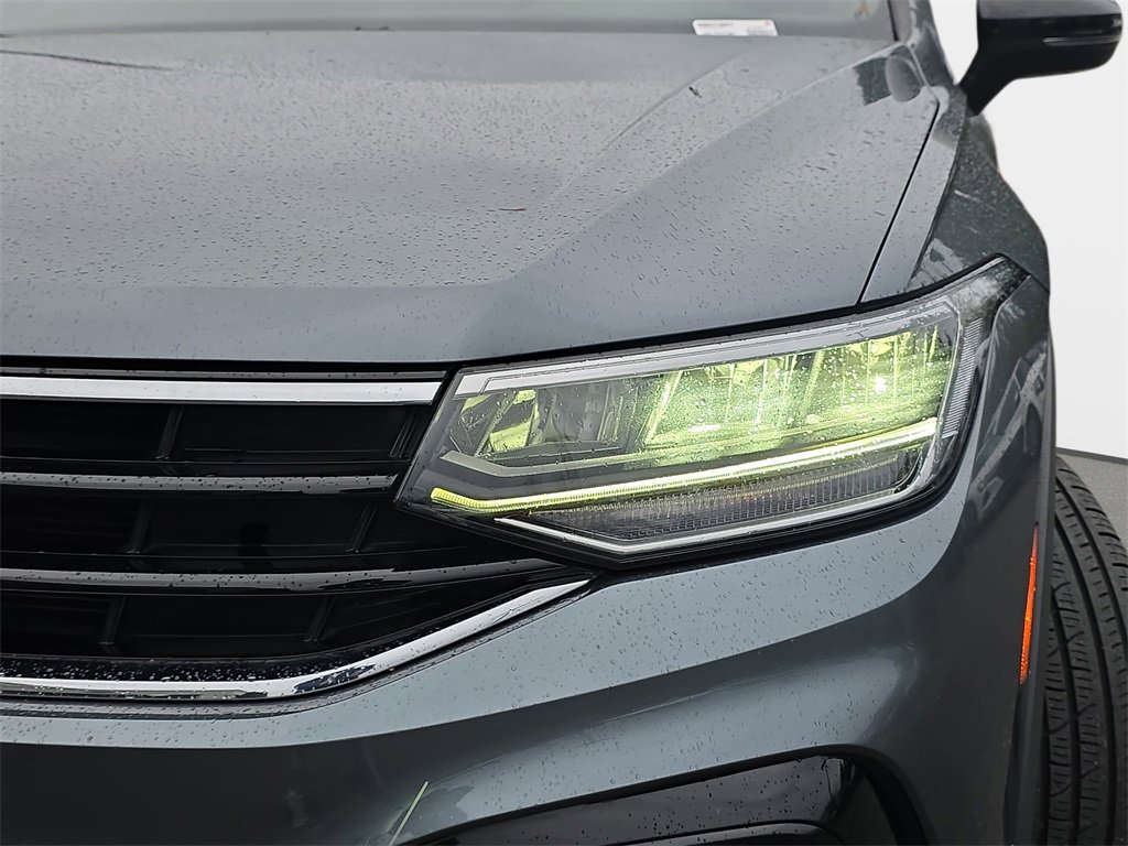 Used 2022 Volkswagen Tiguan SE R-Line image 35