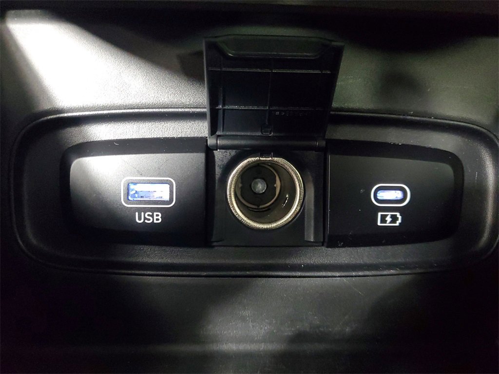 Used 2024 Hyundai Venue SEL image 22