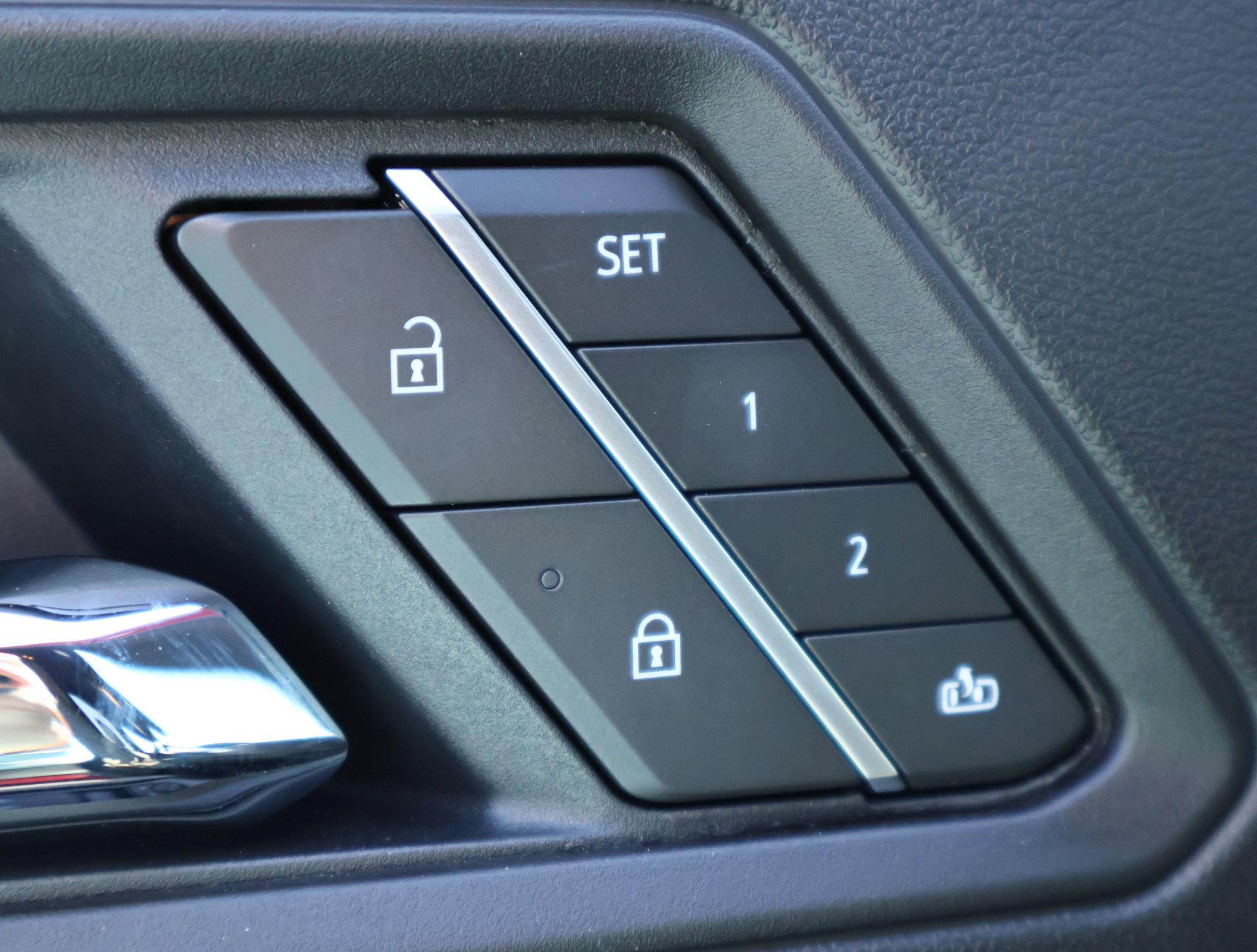 Used 2025 Chevrolet Colorado ZR2 AWD/4WD image 9