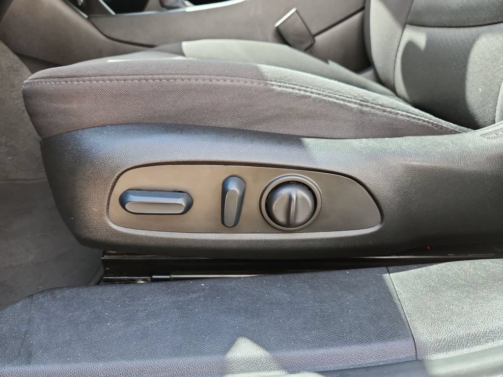 Used 2022 Chevrolet Malibu LT FWD image 4