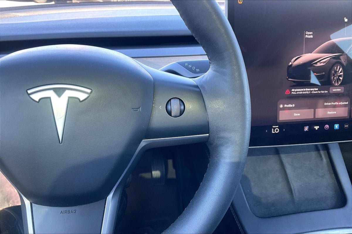 Used 2023 Tesla Model 3 Standard Range RWD image 19